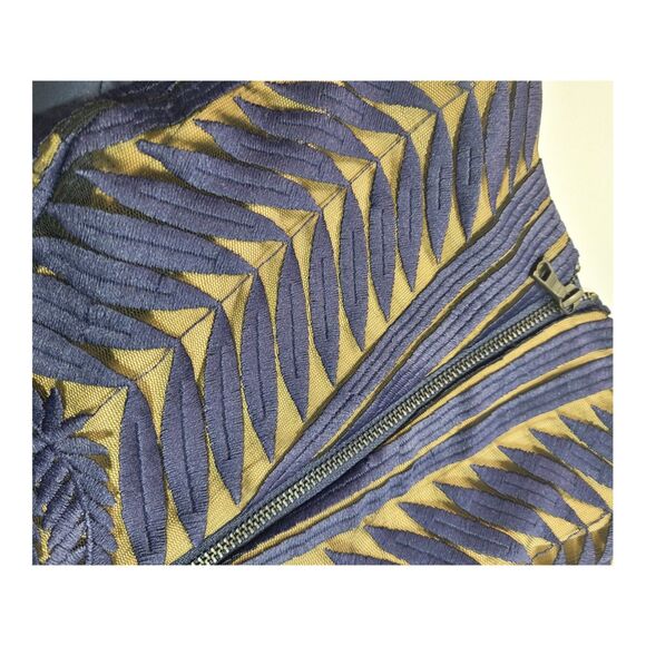 Bardot Navy Blue Embroidered Sheath Cocktail Dress Women’s Size 6 US - Picture 6 of 10